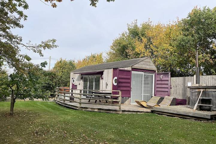 Glamping for 2 people, with garden in St Osyth