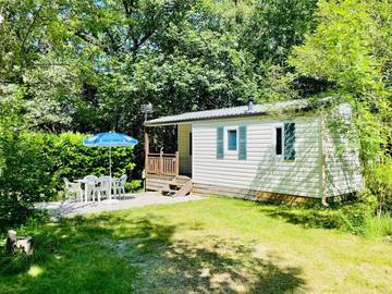 Location de vacances pour 4 personnes, avec piscine et terrasse à Camon