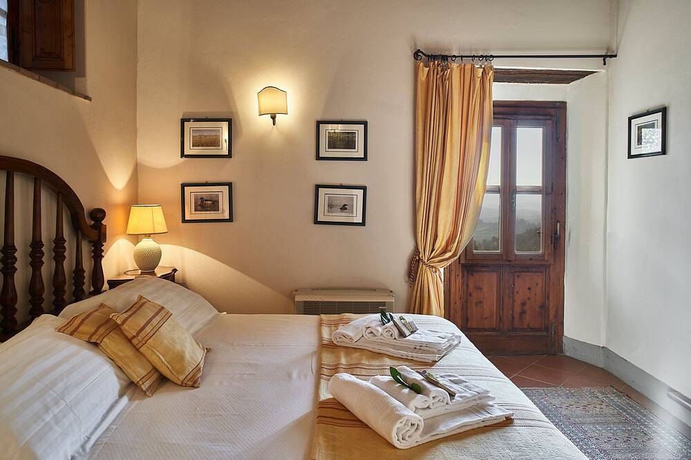 Sustainable Tuscan retreat,organic farm, panoramic views, pool,close to Florence in Fiano, Certaldo