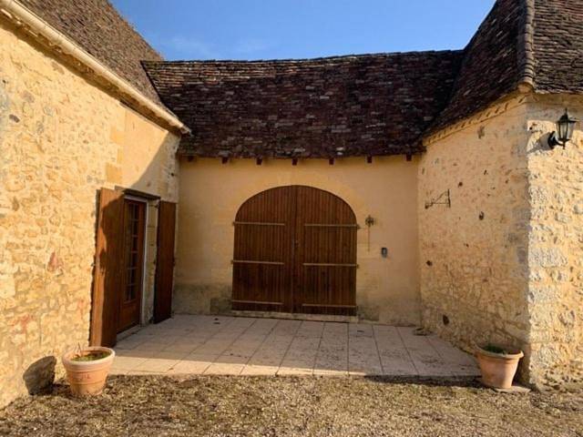 Location de vacances pour 8 personnes, avec piscine ainsi que vue et terrasse, animaux acceptés à Saint-Marcel-du-Périgord - 4