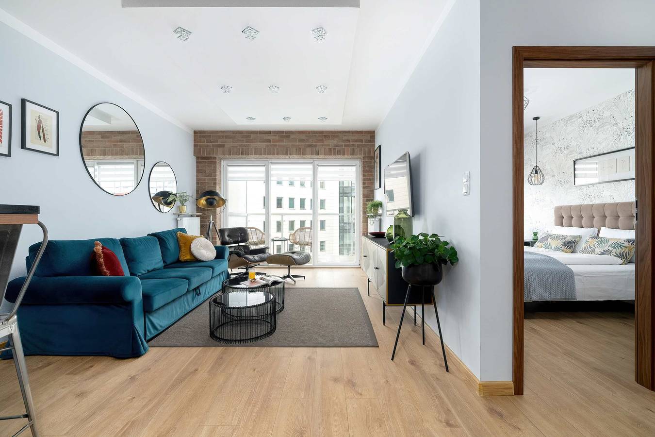 Entire apartment, Stylish Apartment in the Center | Balcony | Parking | Close to the Station in Poznan, Greater Poland