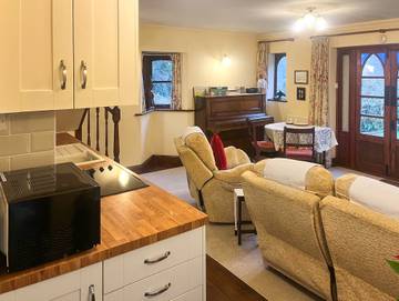 Cottage for 2 Guests in Bransgore, South East England, Picture 2