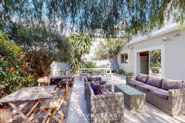 Location de vacances pour 8 personnes, avec jacuzzi ainsi que terrasse et piscine dans Le Boulevard Frank Pilatte - 3