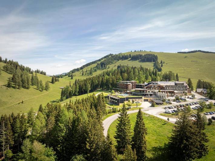 Hotel, mit Balkon und Terrasse sowie Whirlpool und Garten