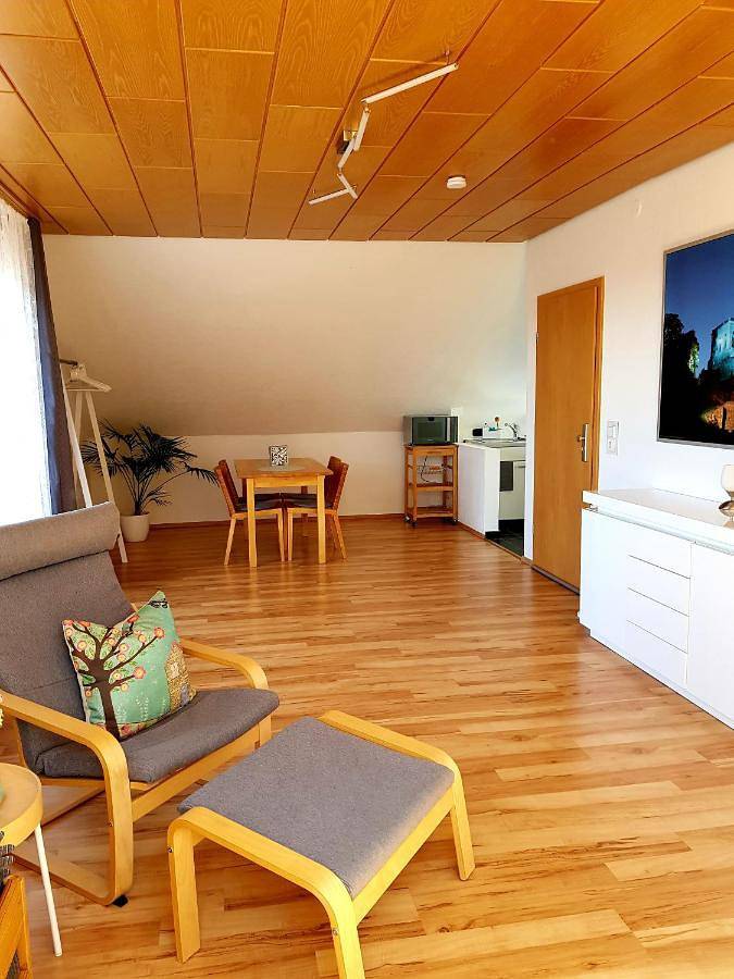 Ferienwohnung für 4 Personen, mit Balkon und Ausblick in Niestetal - 2