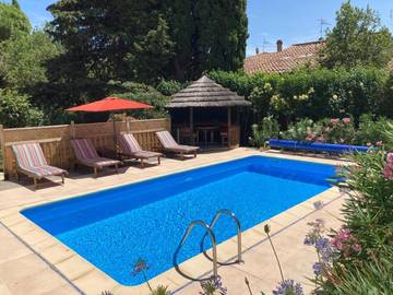 Gîte pour 2 personnes, avec vue ainsi que jardin et piscine à Bize-Minervois