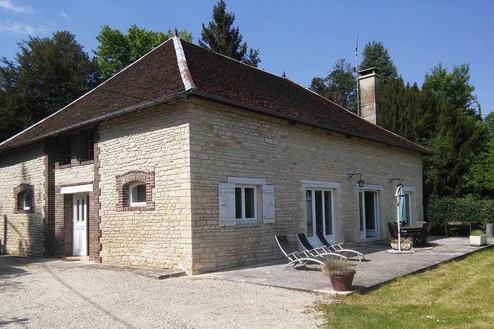 Location de vacances pour 8 personnes, avec Terrasse et Jardin à Vendeuvre-sur-Barse