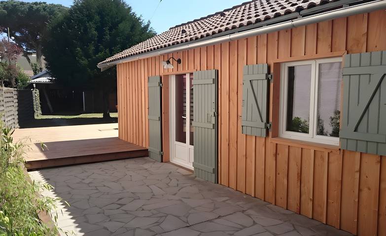 Charming Wooden Bassin House – 150m from Beach, 50m from Shops in Cassy, Lanton