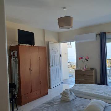 Holiday Rental for 2 People in Peyia, South Cyprus, Photo 2