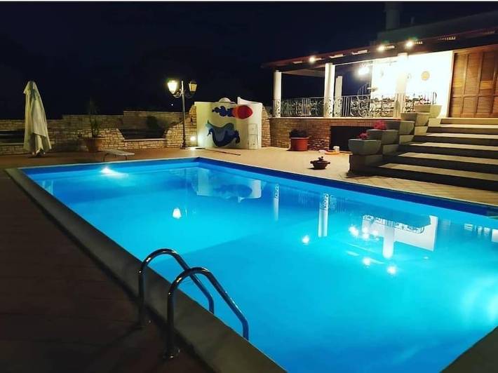 Ferienhaus für 7 Personen, mit Balkon und Terrasse sowie Garten und Pool