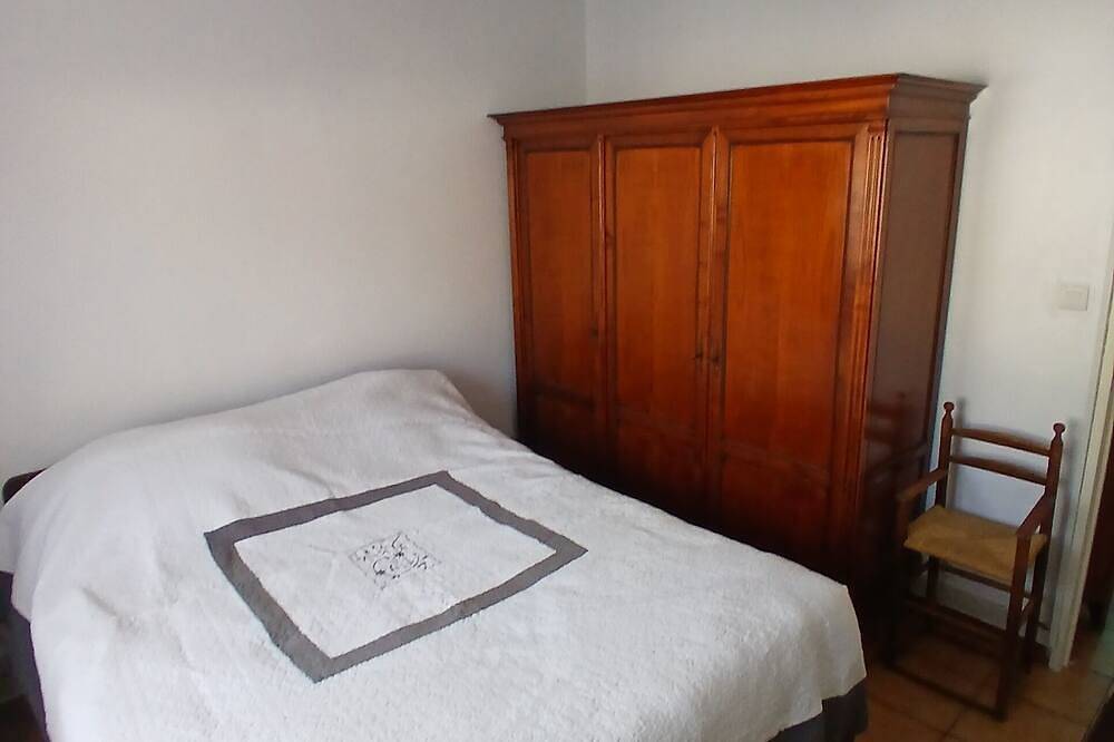 House with garden in a village in Provence, very popular with tourists. in Istres, Istres region