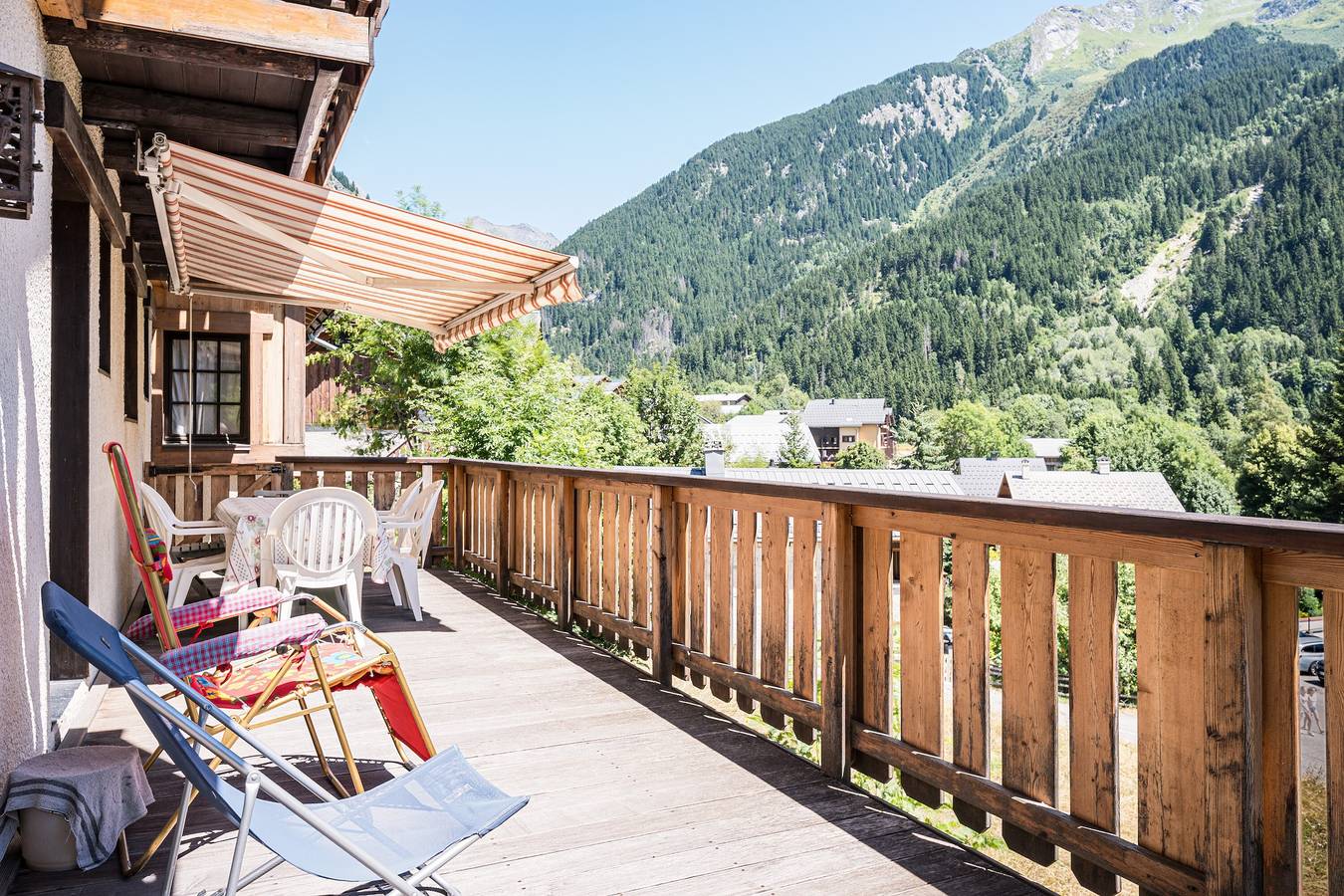 Chalet 'Le Tougne' mit Bergblick, privater Terrasse und Balkon in Champagny-en-Vanoise, Nationalpark Vanoise
