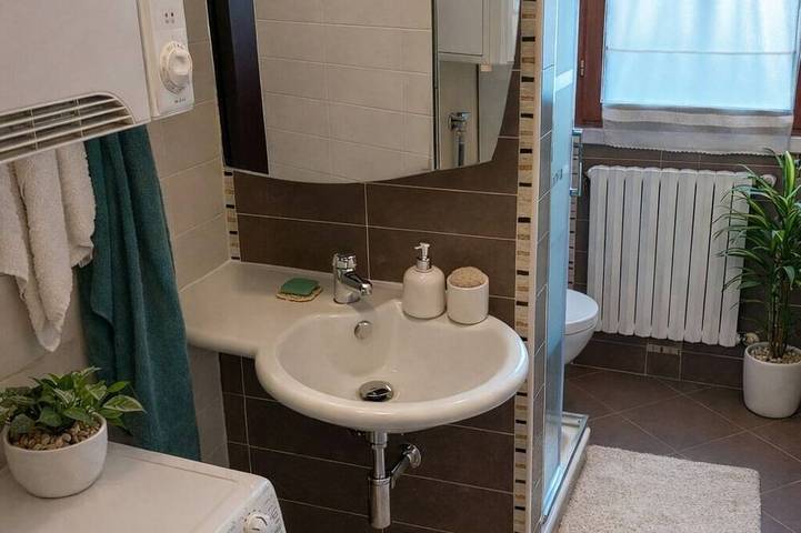 Apartamento entero, Casa Terzi apartamento en primera planta con ascensor y aparcamiento gratuito in Bolonia, Provincia de Bologna