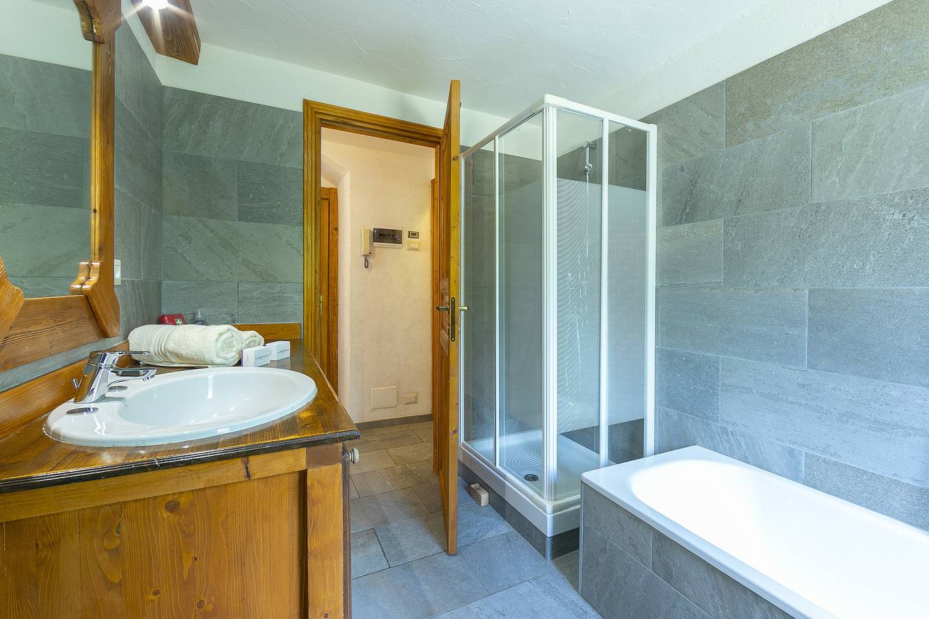 Ganze Wohnung, Miramonti 21 Ski In - Ski Out in Sauze d'Oulx, Via Lattea