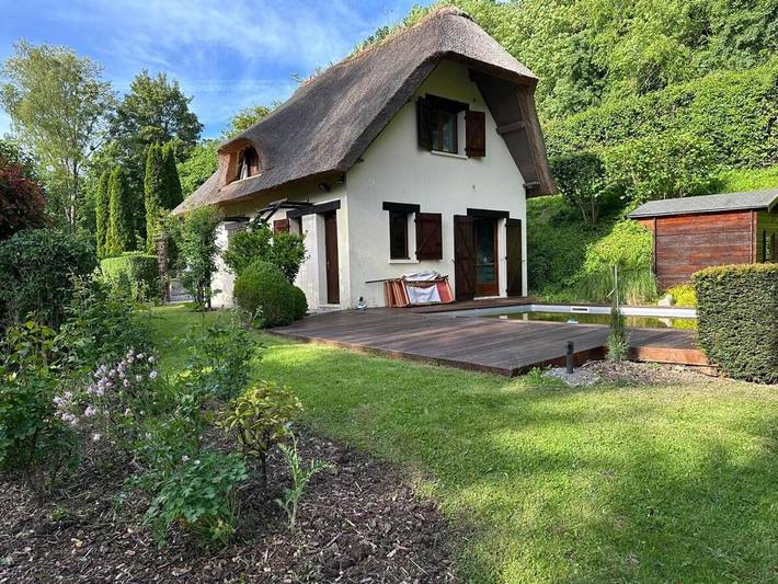 Location de vacances pour 6 personnes, avec Terrasse ainsi que Piscine et Vue à Saint-Étienne-l'Allier