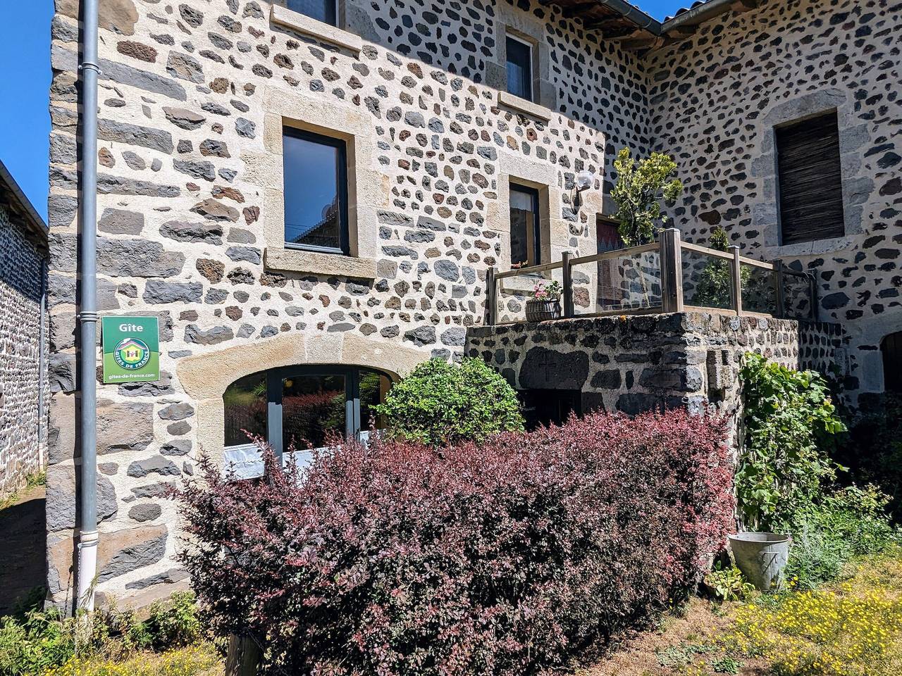 Maison restaurée proche nature avec terrasse et poêle à bois, près du Puy-en-Velay in Le Brignon, Haute-Loire