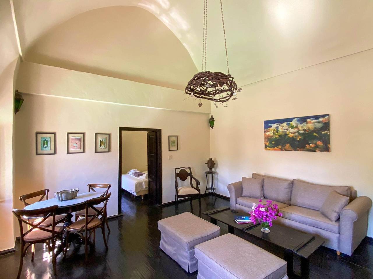 Unique villa, stone's throw cosy village Megalochori, tranquillity and space. in Megalochori, Santorin