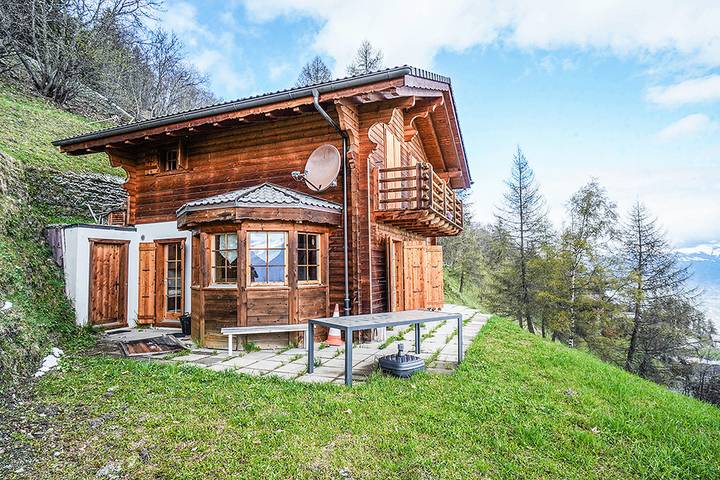 Chalet für 9 Personen, mit Balkon und Whirlpool sowie Terrasse und Sauna im Wallis