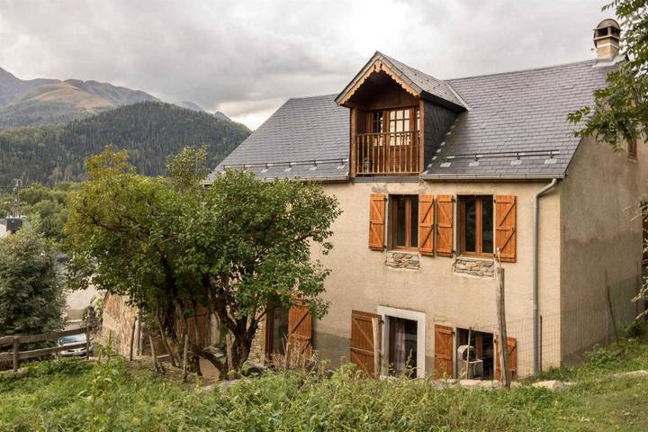 Gîte pour 10 personnes, avec Balcon/Terrasse ainsi que Terrasse et Jardin