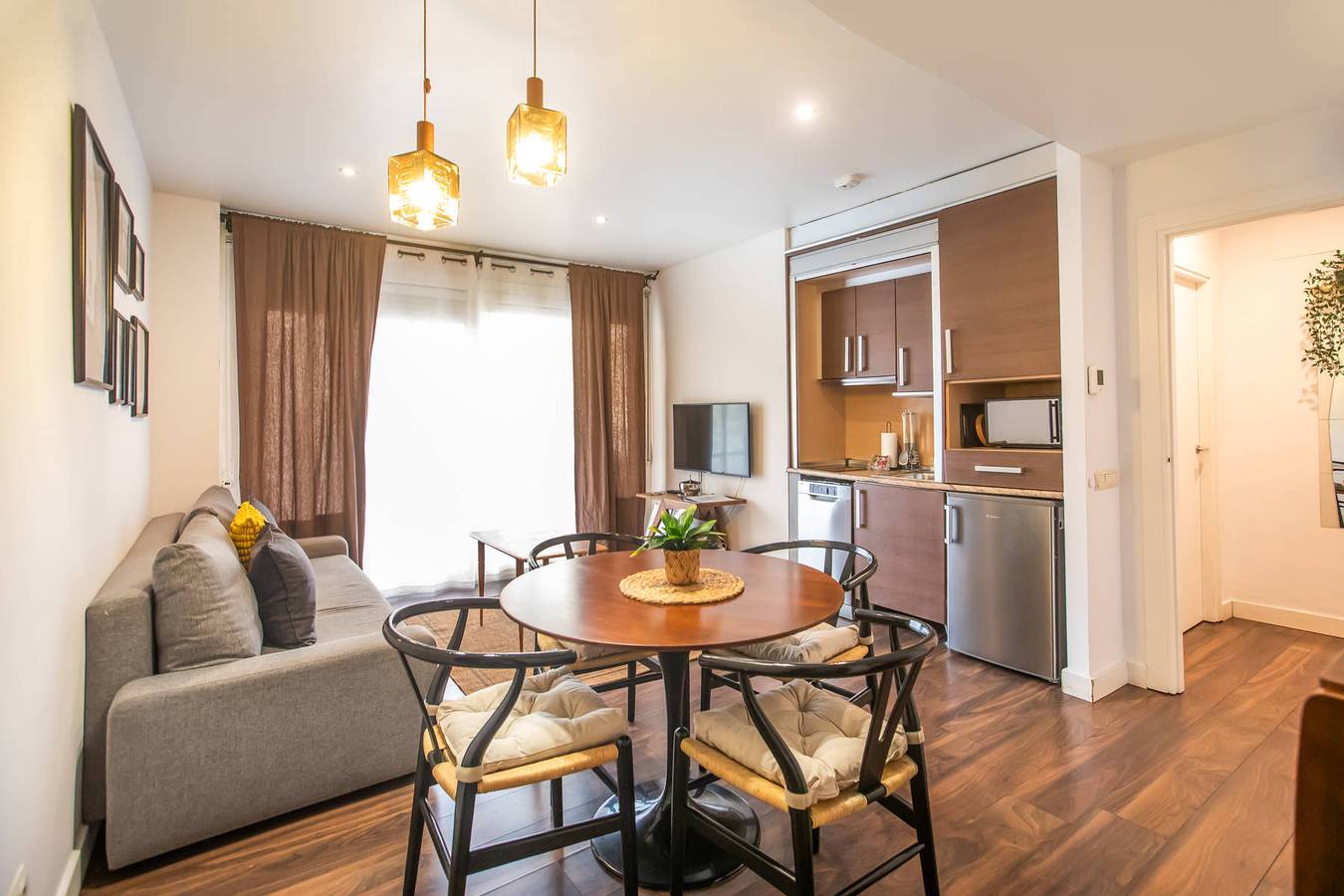 Hel lejlighed, Ebe1par1133- Apartment in Avenida Paralelo in Barcelona Centre, Barcelona