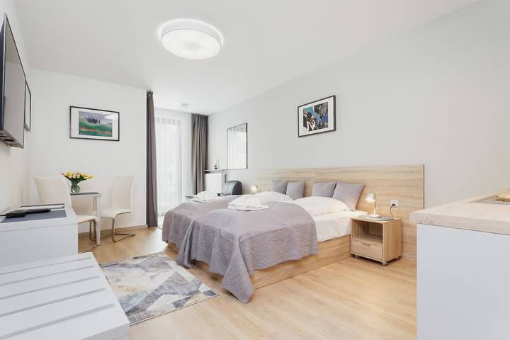 Studio voor 2 personen, met balkon, kindvriendelijk in Krakau
