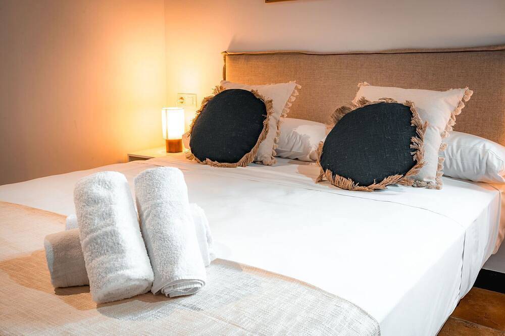 Entire apartment, Air-conditioned apartment with wifi - Qh Mirador San Cristobal 04 in Cella, Teruel Region
