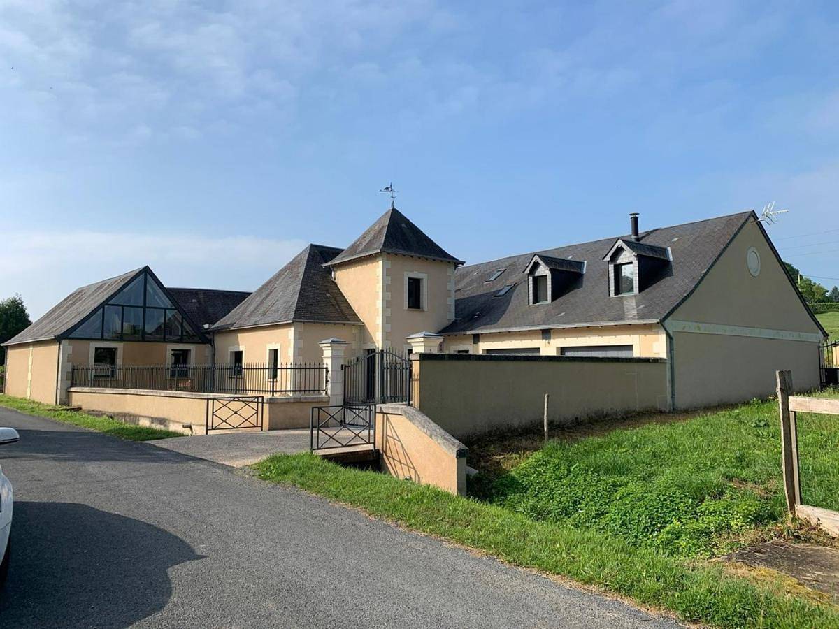 Villa with Private Pool in La Chartre-sur-le-Loir, Vallée de la Loire