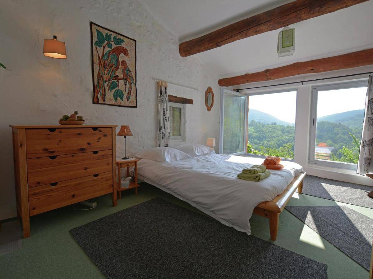 Villa in Pyrenees with Stunning Mountain Views in Fenouillet, Parc naturel régional Corbières-Fenouillèdes