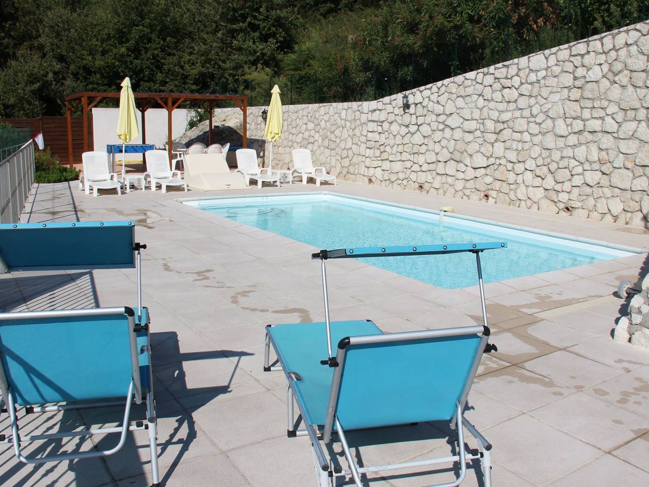 "Rocabel" mit Blick auf das Wasser in Gattières, Cannes region