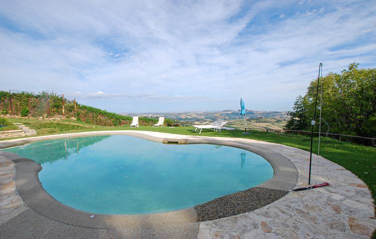 Casa vacanza per 12 persone a Altidona