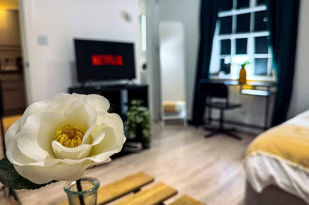 Apartamento entero, Charming 1-Bed Flat | Steps from Maidstone High St in Kent