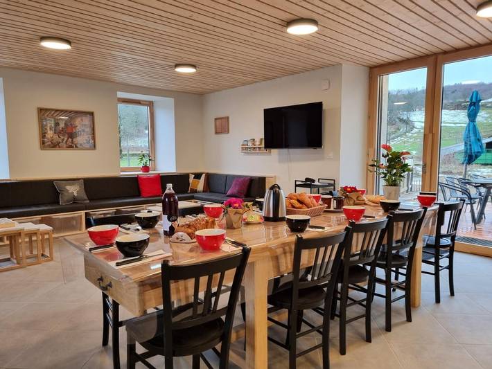 Komfortables Ferienhaus für 10/14 Personen, Haustiere erlaubt in La Versanne, Regionaler Naturpark Pilat