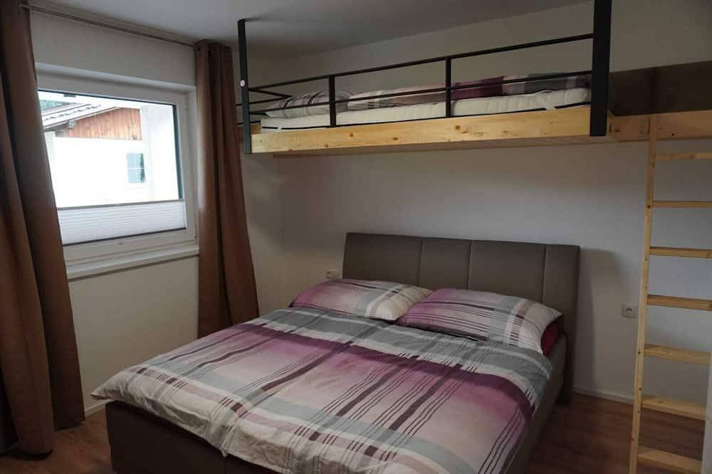Entire apartment, Comfort apartment with outdoor whirlpool and barrel sauna in Kaunergrat, Imst