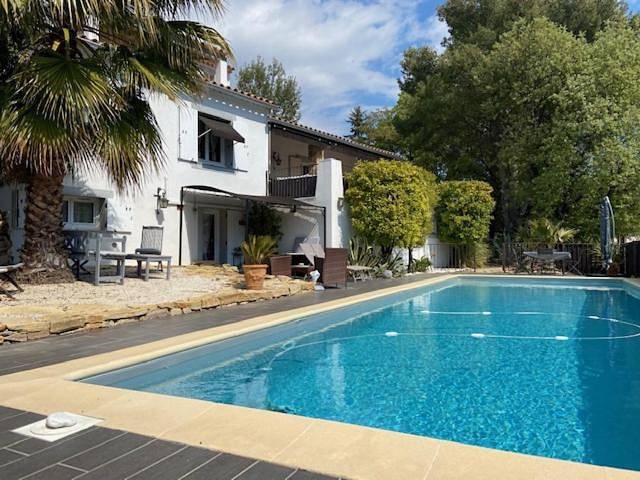 Villa pour 9 personnes, avec vue ainsi que piscine et jardin, adapté aux familles à Saint-Cyr-sur-Mer