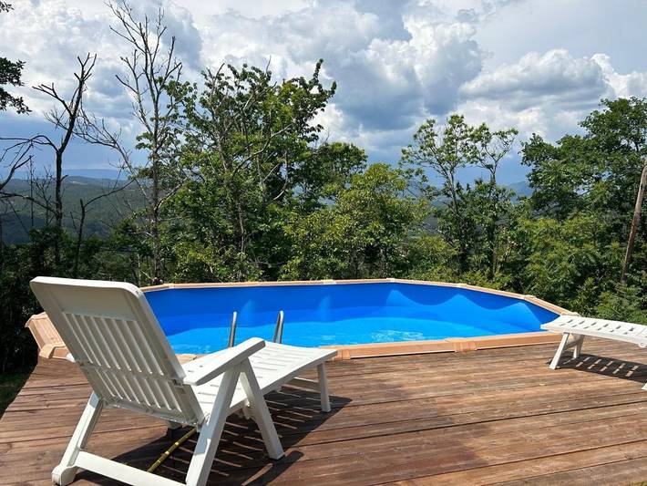 Location de vacances pour 8 personnes, avec jardin ainsi que terrasse et piscine à Gagnières - 2
