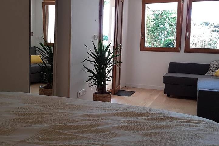 Lake Annecy villa, wide views of the lake and mountains in the heart of Veyrier in Veyrier-du-Lac, Annecy region
