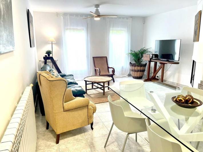 Location de vacances pour 6 personnes, avec vue et terrasse à El Bruc