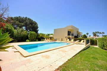 Villa for 8 People in Quarteira, Faro District, Photo 3