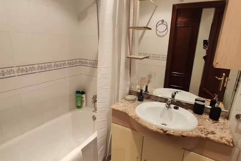 Ganze Wohnung, Cozy Family Haven: 100m to Beach, Patio for Kids, Fully Equipped, Great Views in Baiona, Rías Baixas