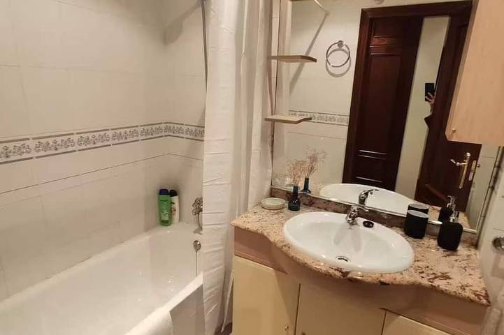 Appartement entier, Cozy Family Haven: 100m to Beach, Patio for Kids, Fully Equipped, Great Views in Baiona, Rías Baixas