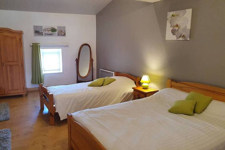 Gîte pour 14 personnes, avec terrasse à Saint-Privat-du-Dragon - 2