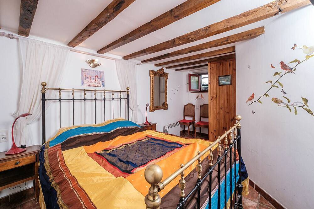 Außergewöhnliches Ferienhaus mit beheiztem, privatem Innenpool, Teich, Tieren. in Jouillat, Guéret und Umgebung