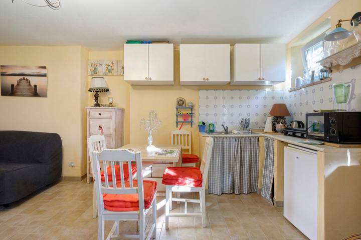 Entire apartment, Apartment 'La Casina' with Private Terrace and Wi-Fi in Camaiore, Italian Riviera