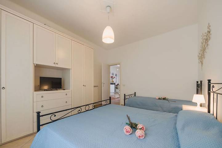 Appartement entier, Confortable appartement pour 5 personnes avec Wifi, Tv et patio in Lido di Camaiore, Camaiore