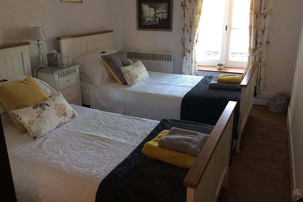 Romántica casa de campo de estilo boutique independiente y jardín, a poca distancia de la ciudad in Civray, Vienne