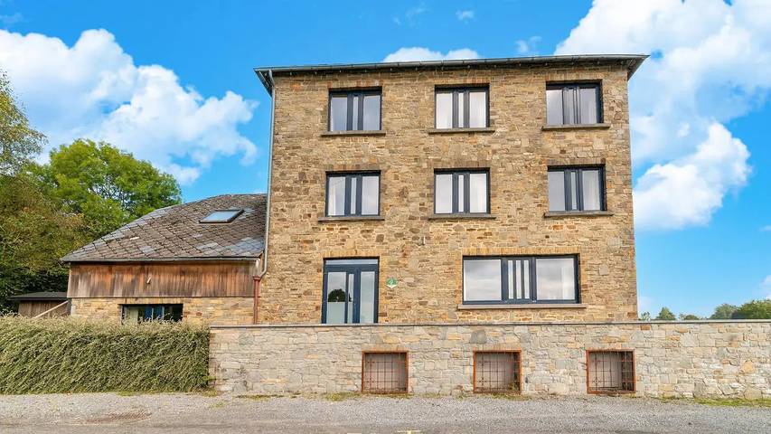 Location de vacances pour 33 personnes, avec jardin et jacuzzi à Ferrières (Liège)
