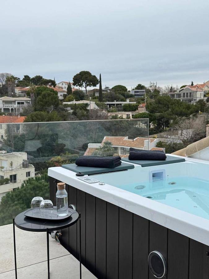 Casa de huéspuedes para 2 personas, con jardín y jacuzzi en Marsella