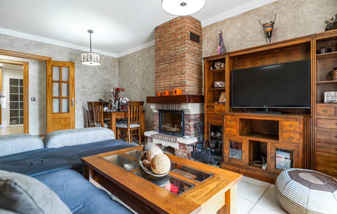 Entire holiday apartment, Cozy Apartment with Terrace, AC near Playa El Salon in Playa de Burriana, Nerja