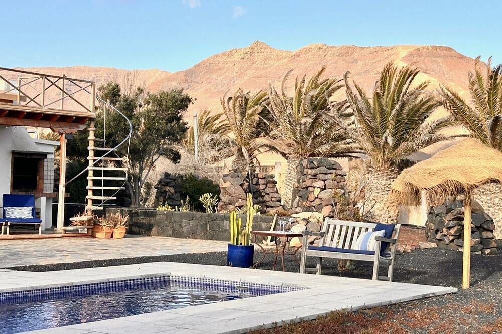 Welcome to Casa Simbi, a sun filled cottage sure to delight. in Las Hermosas, Pájara