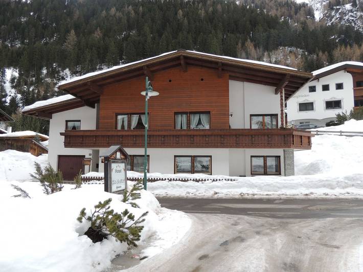 Ferienwohnung für 4 Personen, mit Ausblick und Terrasse in Kaunertal